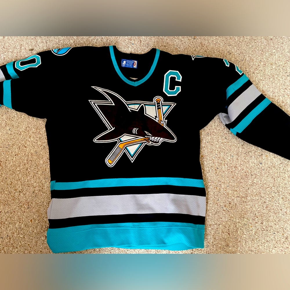 San Jose Sharks Hockey Jersey - Size Medium. Excellent Condition.